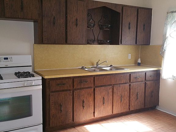 4th image of 2626 Grant St
