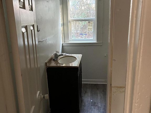 5th image of 109 W North St
