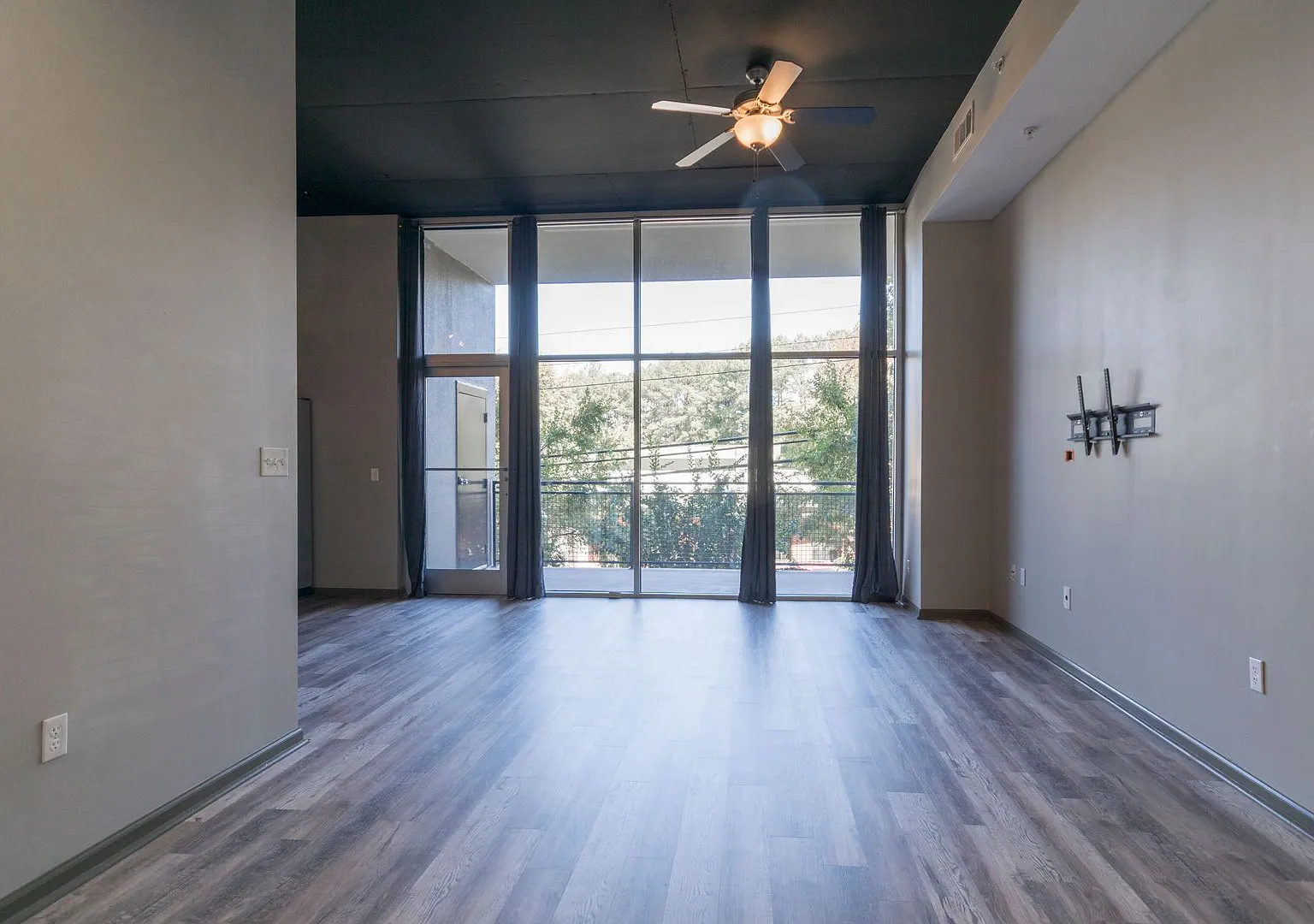 2BR/2BA modern Chamblee condo. — Photo 3