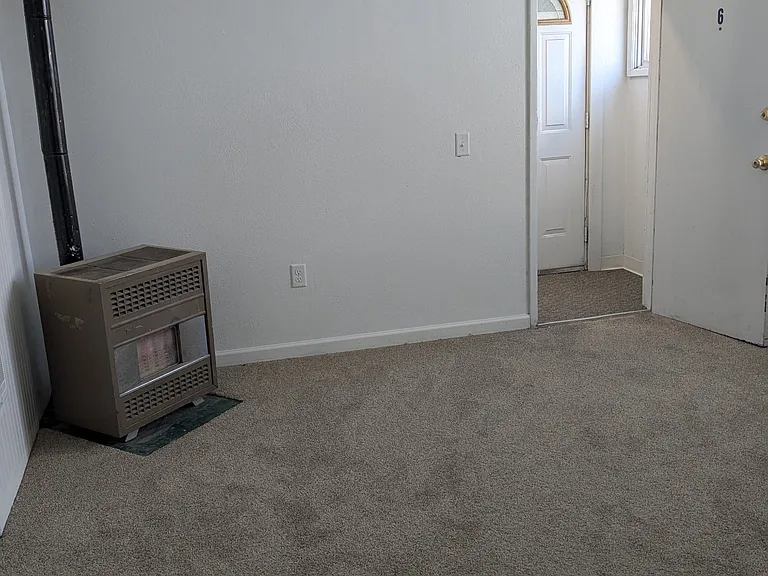 303 S 5th St #6 — Photo 3