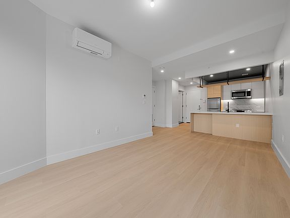5th image of 77-63 Vleigh Pl #325