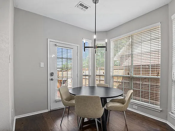 10800 Alexandria Dr — Photo 5
