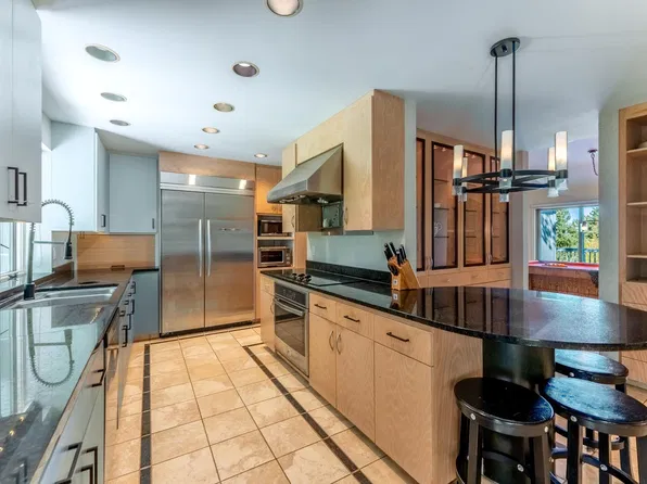 361 Oak Knoll Dr, Marine On Saint Croix, MN 55047