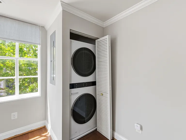 in unit washer/dryer. New 2026!