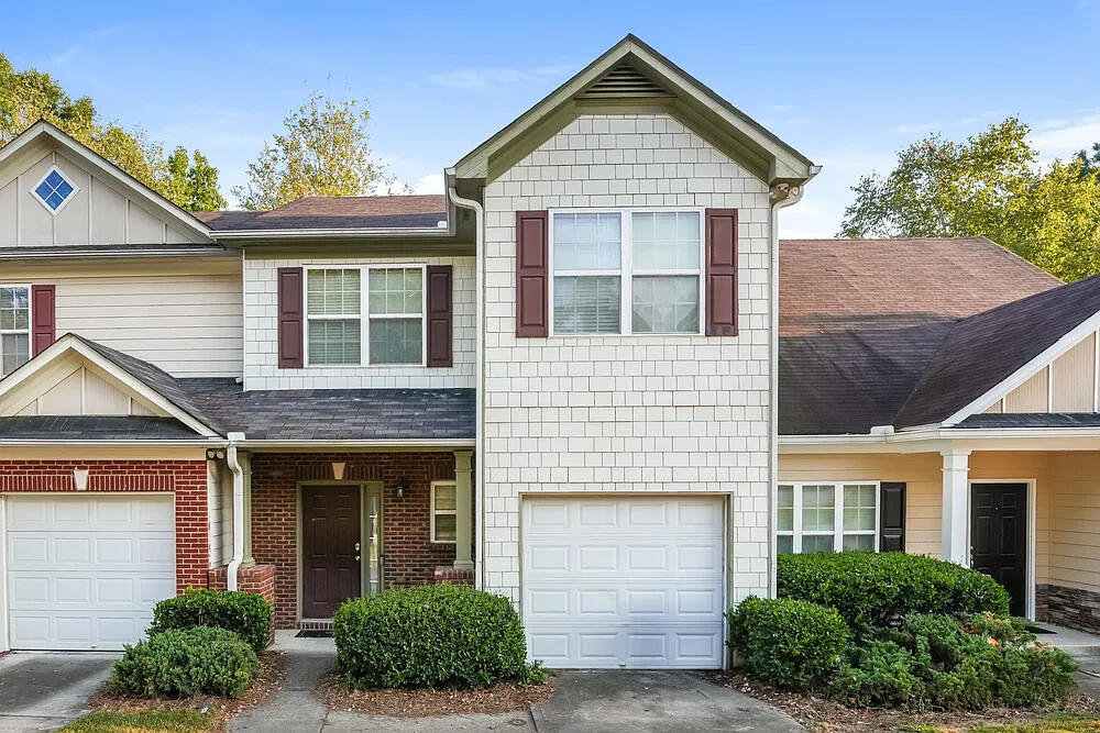 3 bed, 2.5 bath, 1568 sqft, $1,905 — Photo 1