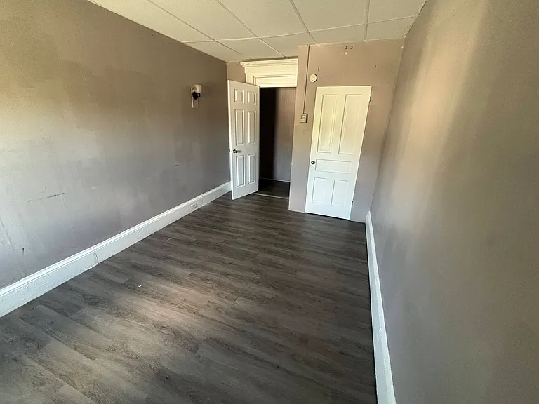 409 W Broad St #5 — Photo 3