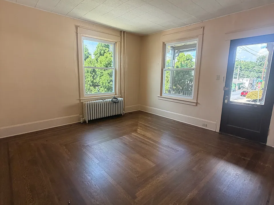 302 E Walnut St #1