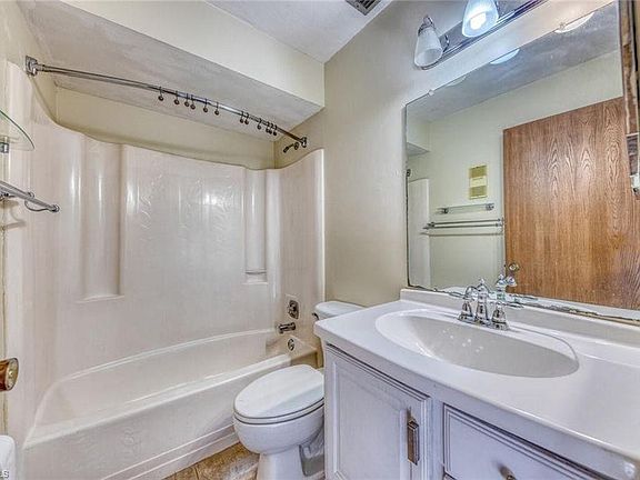 4th image of 2660 Park Windsor Dr APT 302