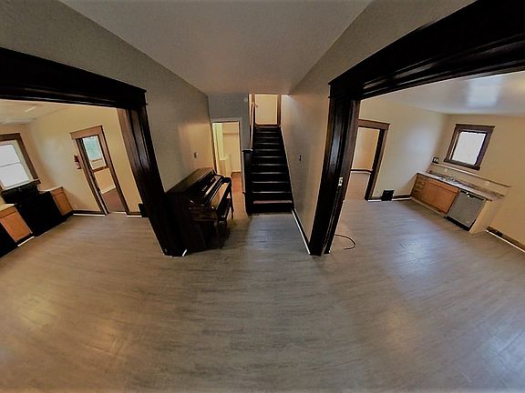 2nd image of 610 N Lincoln St #36