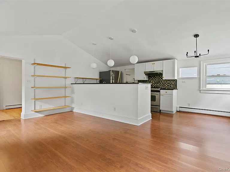 392 Main St — Photo 5
