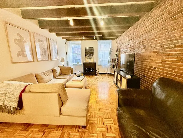 3 bed, 1.5 bath, 1155 sqft, $5,000 — Photo 3