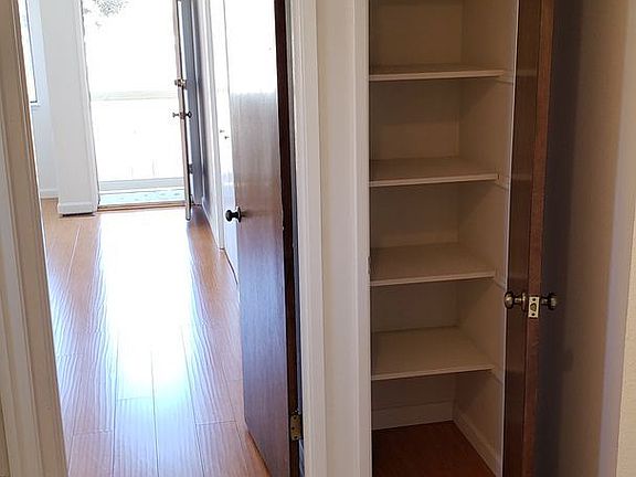 4th image of 810B S Maple Ave