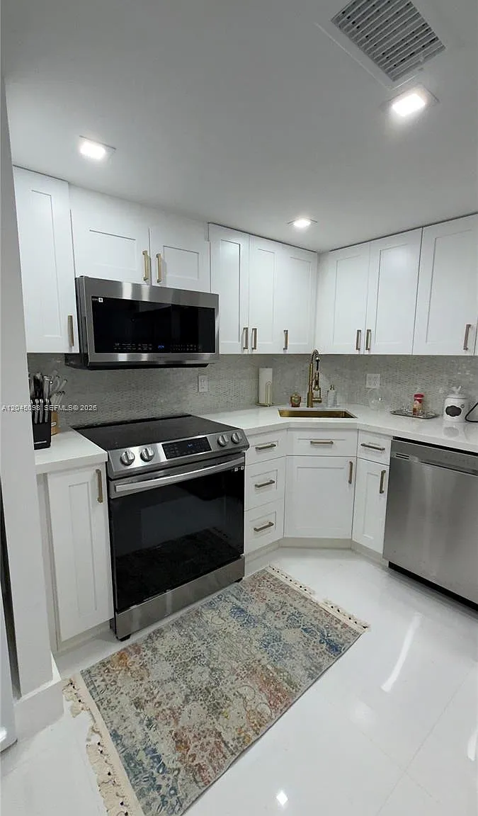 Brickell Bay Club Condo — Photo 4
