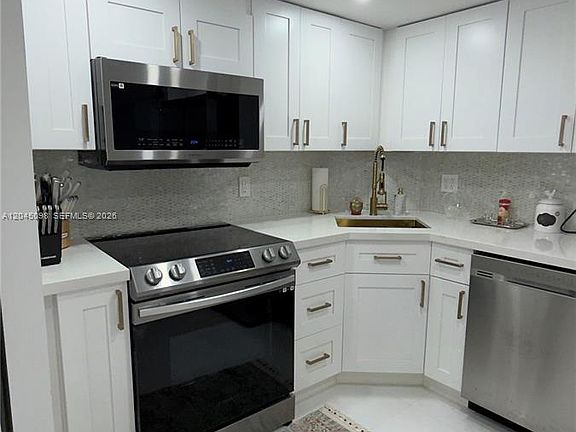 4th image of 2333 Brickell Ave APT 614