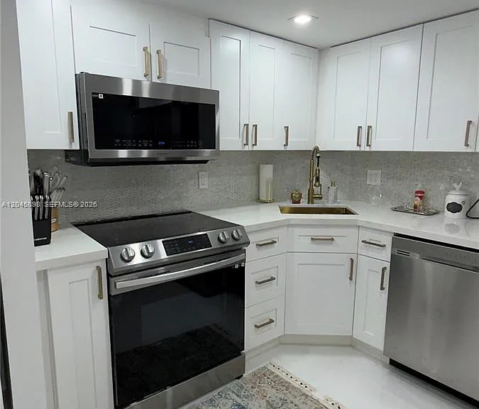 2333 Brickell Ave #614 — Photo 4