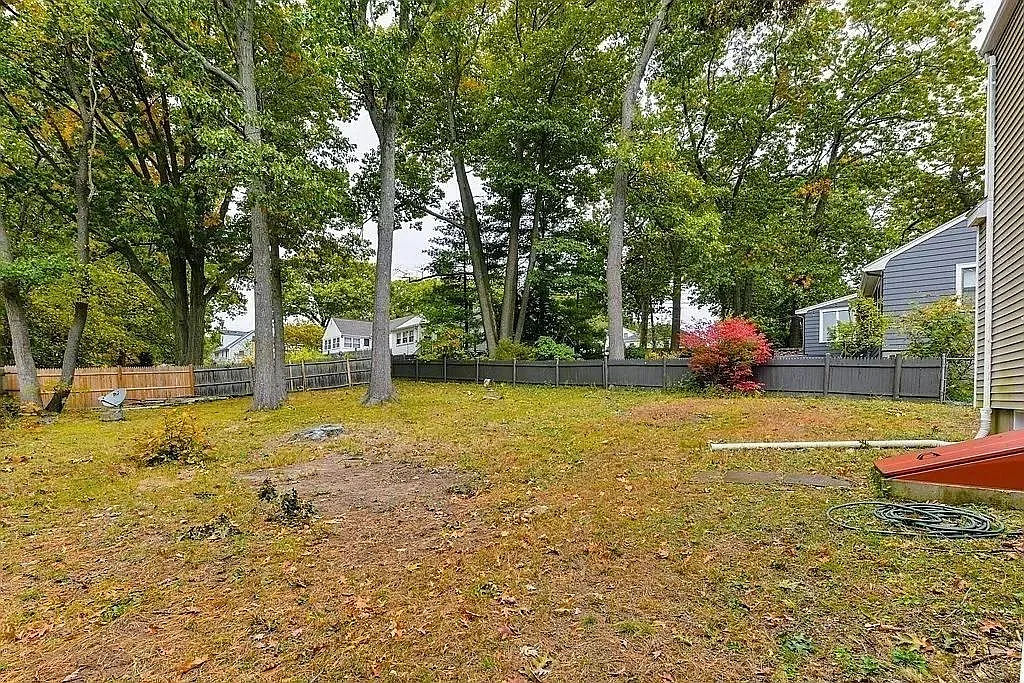 14 Grassmere Rd — Photo 3