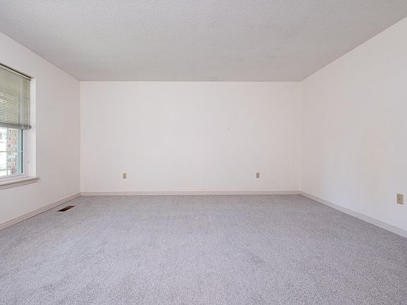 5th image of 4105 Bunker Hill Dr