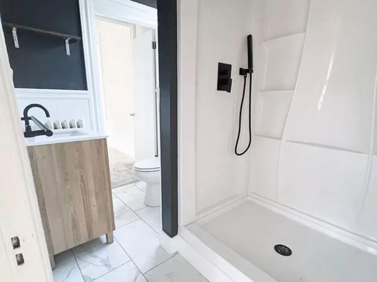 113 E Walnut St #3 — Photo 6