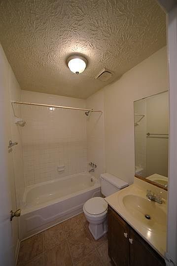 2nd image of 8619 Baldwin Pkwy #2