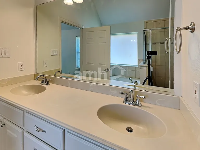 3720 Drexel Dr — Photo 10