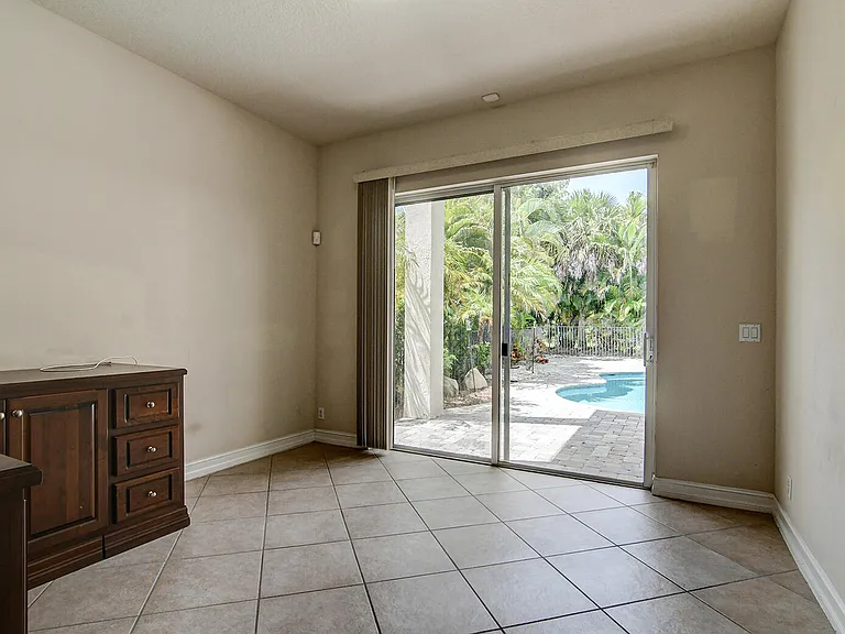670 Edgebrook Ln — Photo 22