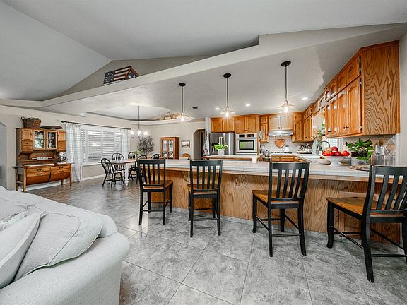 3rd image of 22052 Melrose Ct