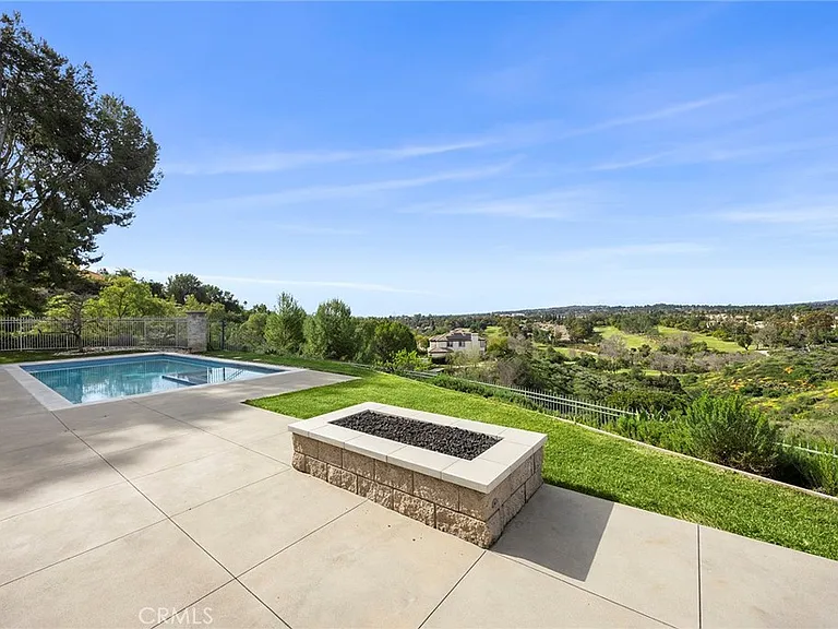 2309 Skyline Dr — Photo 38