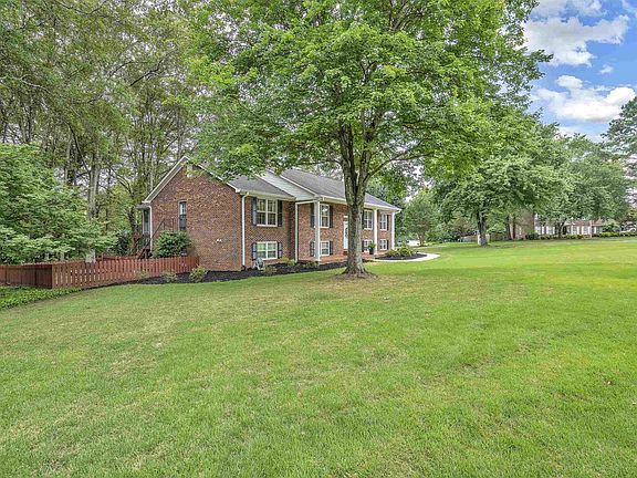 3rd image of 201 Briar Creek Rd