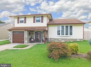 9727 Portis Rd, Philadelphia, PA 19115