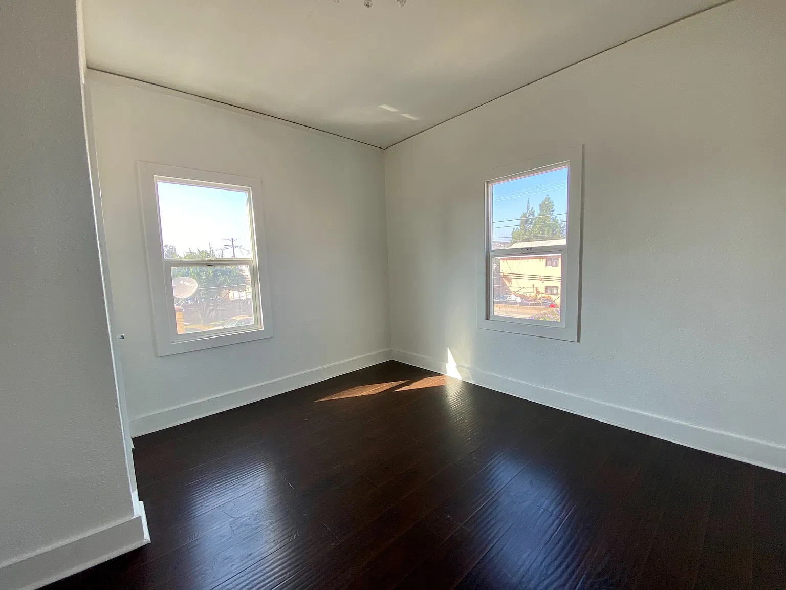 3 bed, 1050 sqft, $3,000 — Photo 3