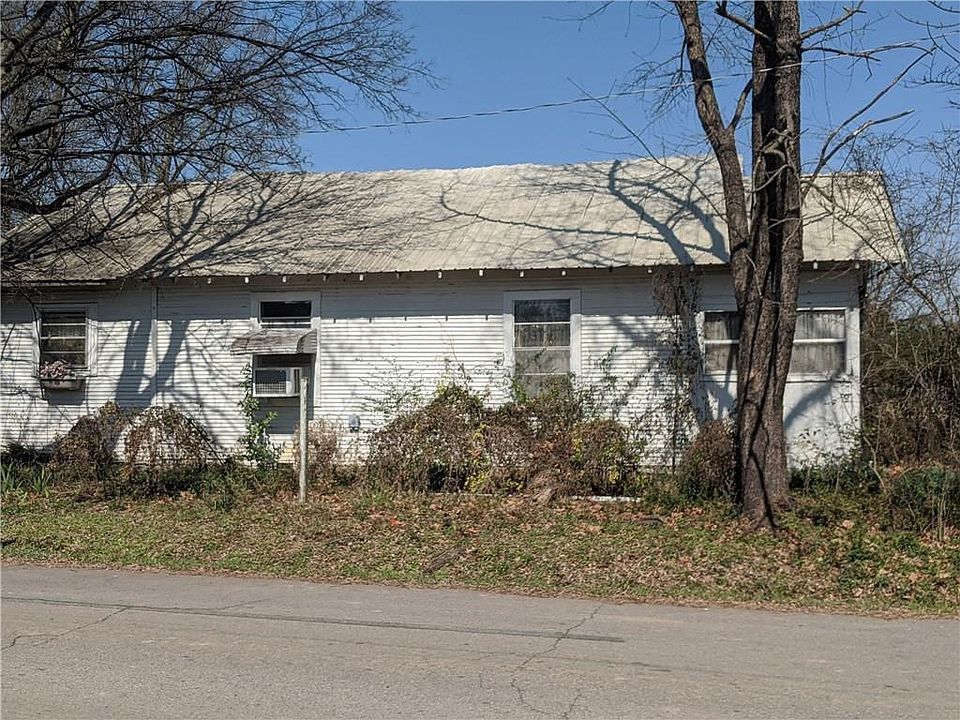 2nd image of 801 N 48th St