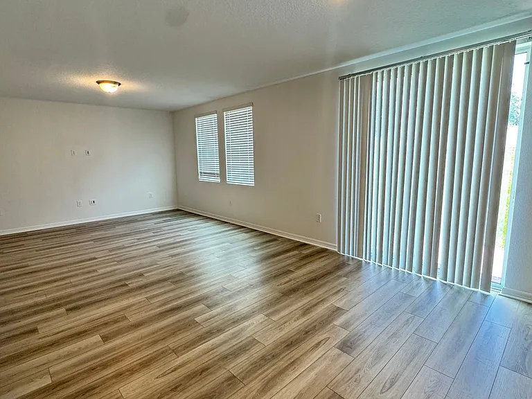 2401 White Tail St — Photo 18