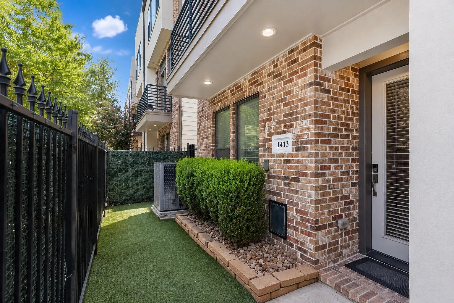 3 bed, 3.5 bath, 2108 sqft, $3,800 — Photo 3