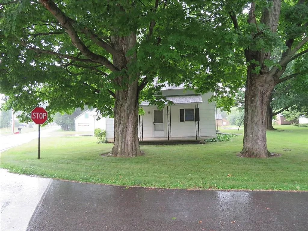 324 White St photo 1