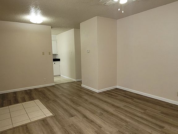 2nd image of 728 N Main St