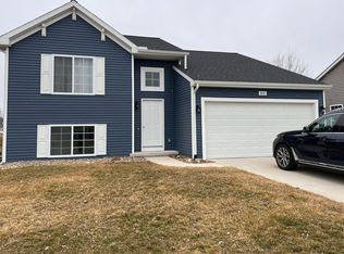 1931 Sagamore Hill Dr, Mishawaka, IN 46544