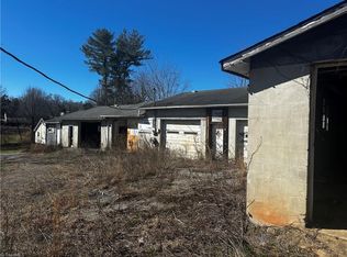 165 White Water Ln, Wilkesboro, NC 28697