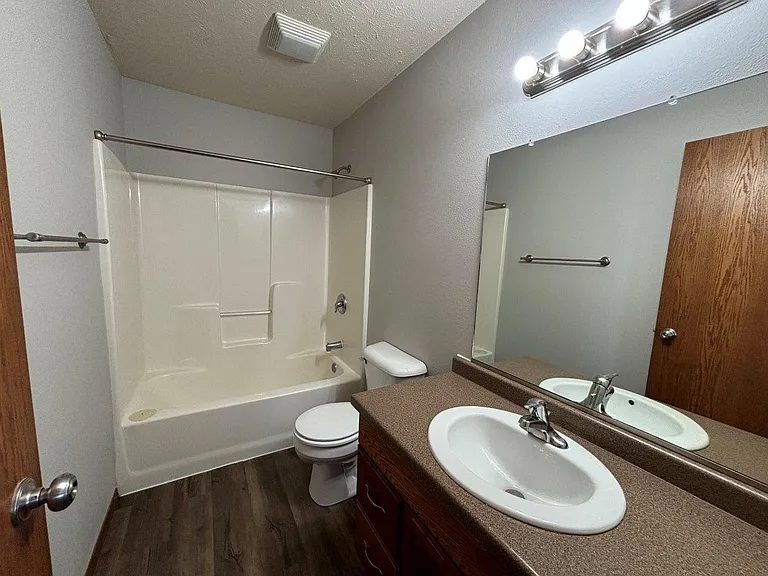 Ideal Twinhomes — Photo 30