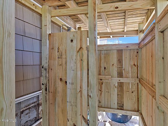 4th image of 1303 N Topsail Drive