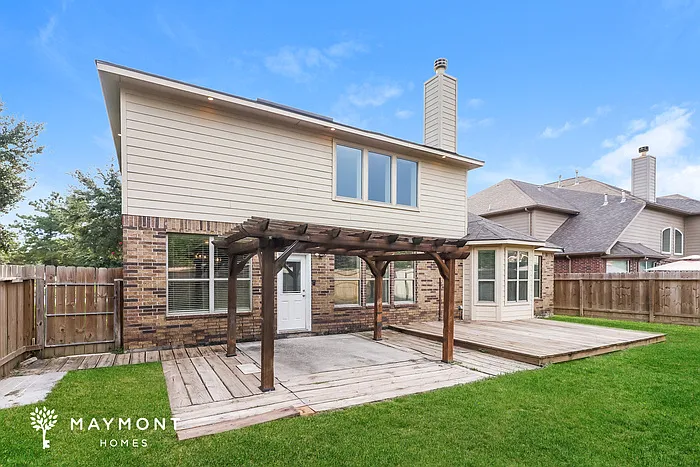 26049 Kingshill Dr — Photo 12
