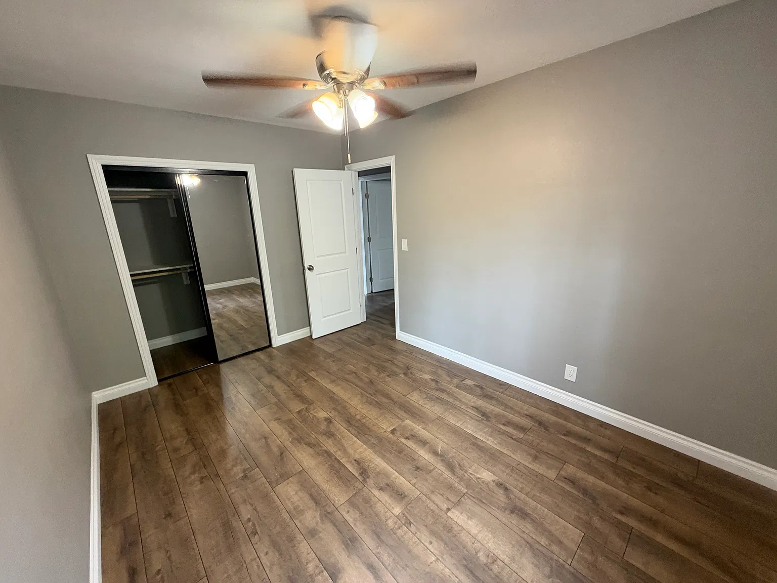 2 bed, 750 sqft, $4,350 — Photo 4