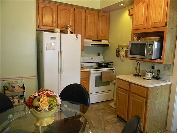 3rd image of 182 Escalon St