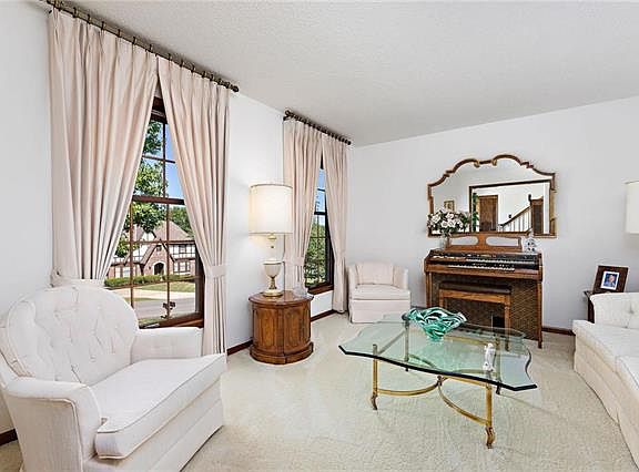 2nd image of 15481 Overbrook Ln