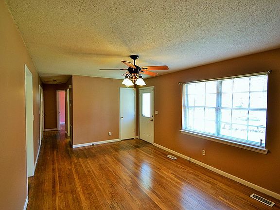 4th image of 1325 Mayfield Ln.