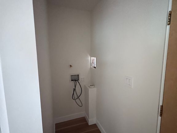 4th image of 634 E Fairview Blvd