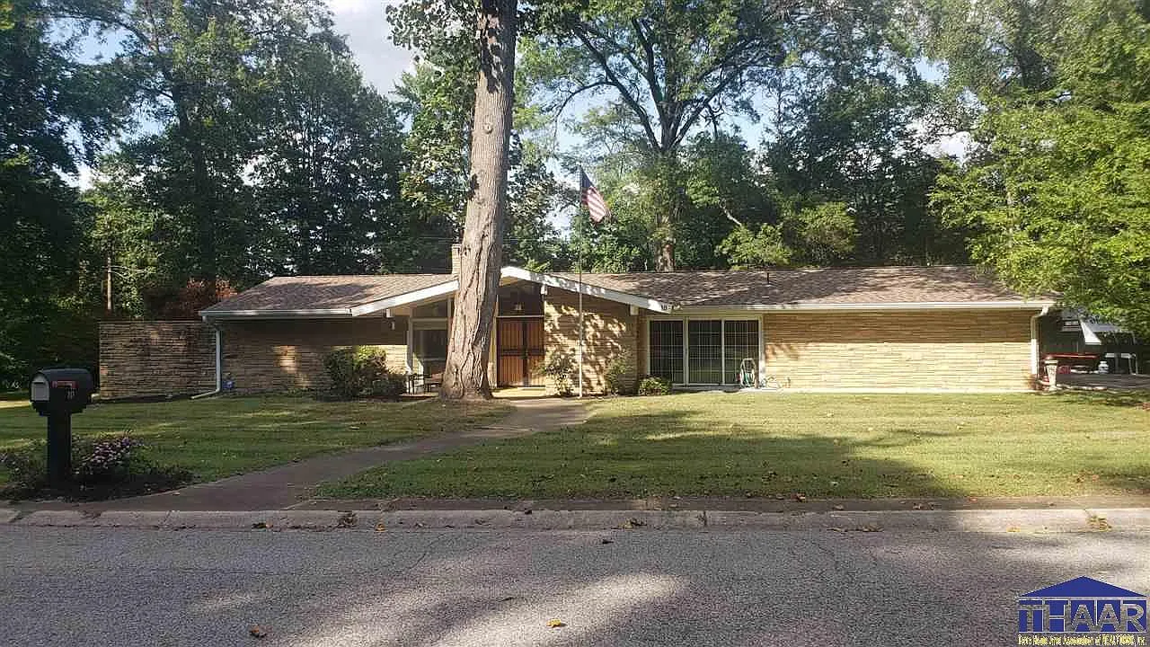 10 Lakeview Dr photo 1