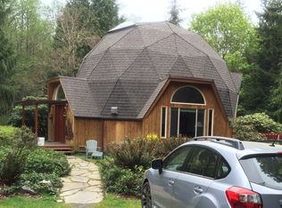 3955 Goldfinch Ln, Clinton, WA 98236