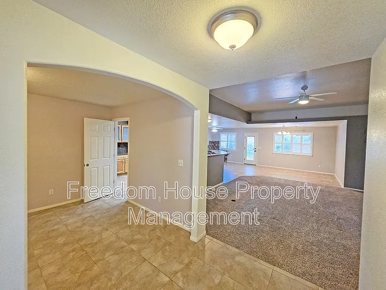 111 Mondale Ct — Photo 9