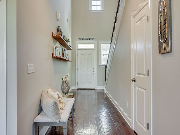 5th image of 934 Glenhaven Dr