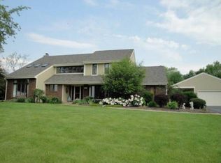 28W540 Lorraine Dr, Winfield, IL 60190
